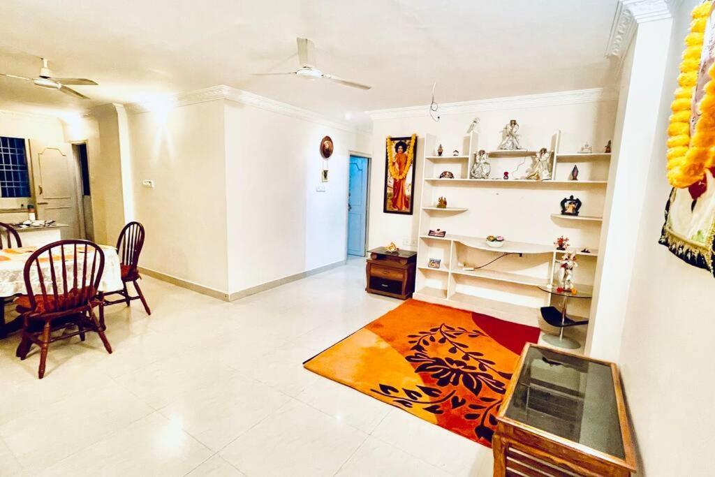 Shanthi Home Stay Puttaparthi Exteriör bild
