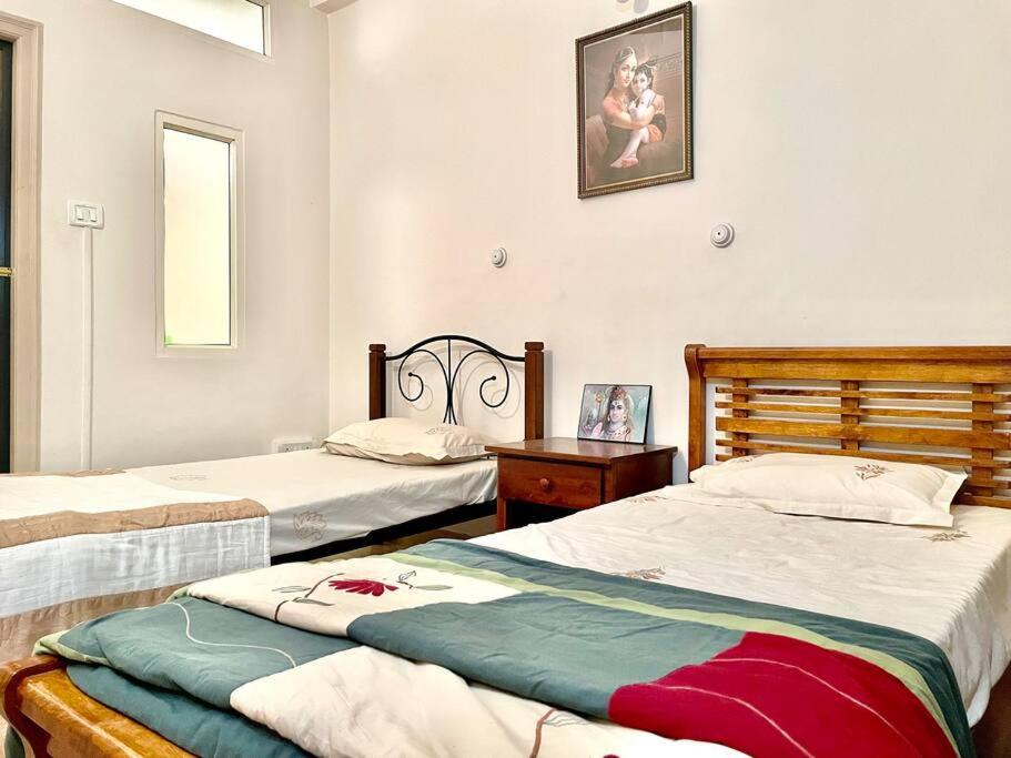 Shanthi Home Stay Puttaparthi Exteriör bild